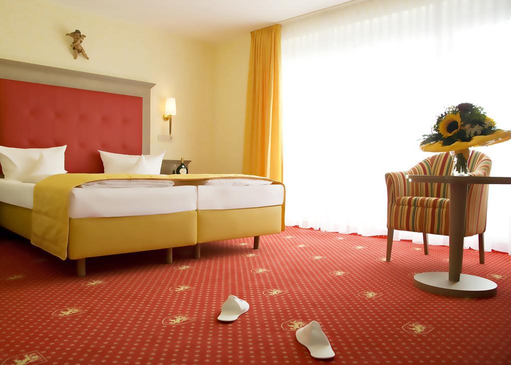 Hotel Wittelsbacher Hoeh เวิร์ซบวร์ก ภายนอก รูปภาพ