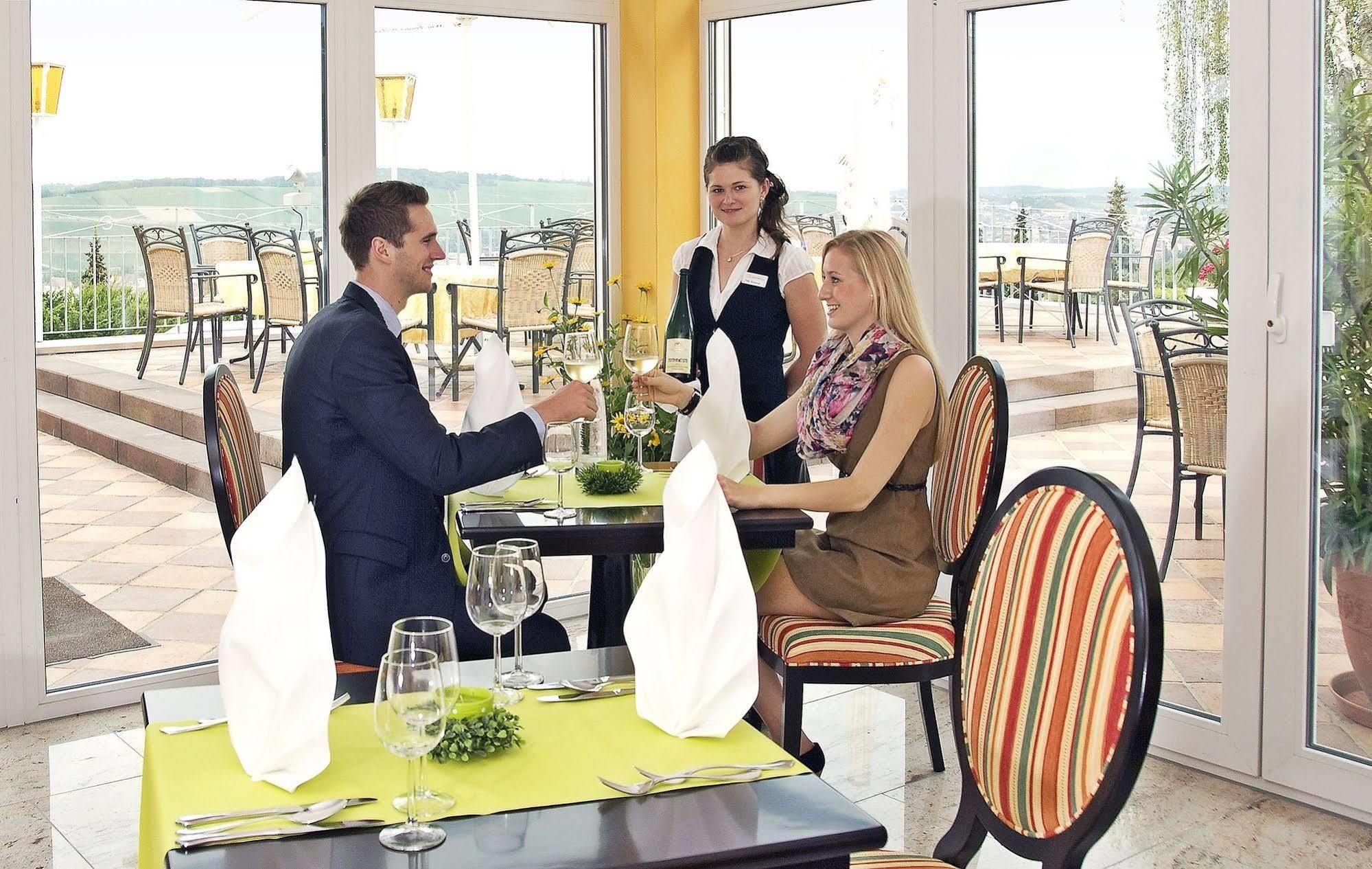 Hotel Wittelsbacher Hoeh เวิร์ซบวร์ก ภายนอก รูปภาพ