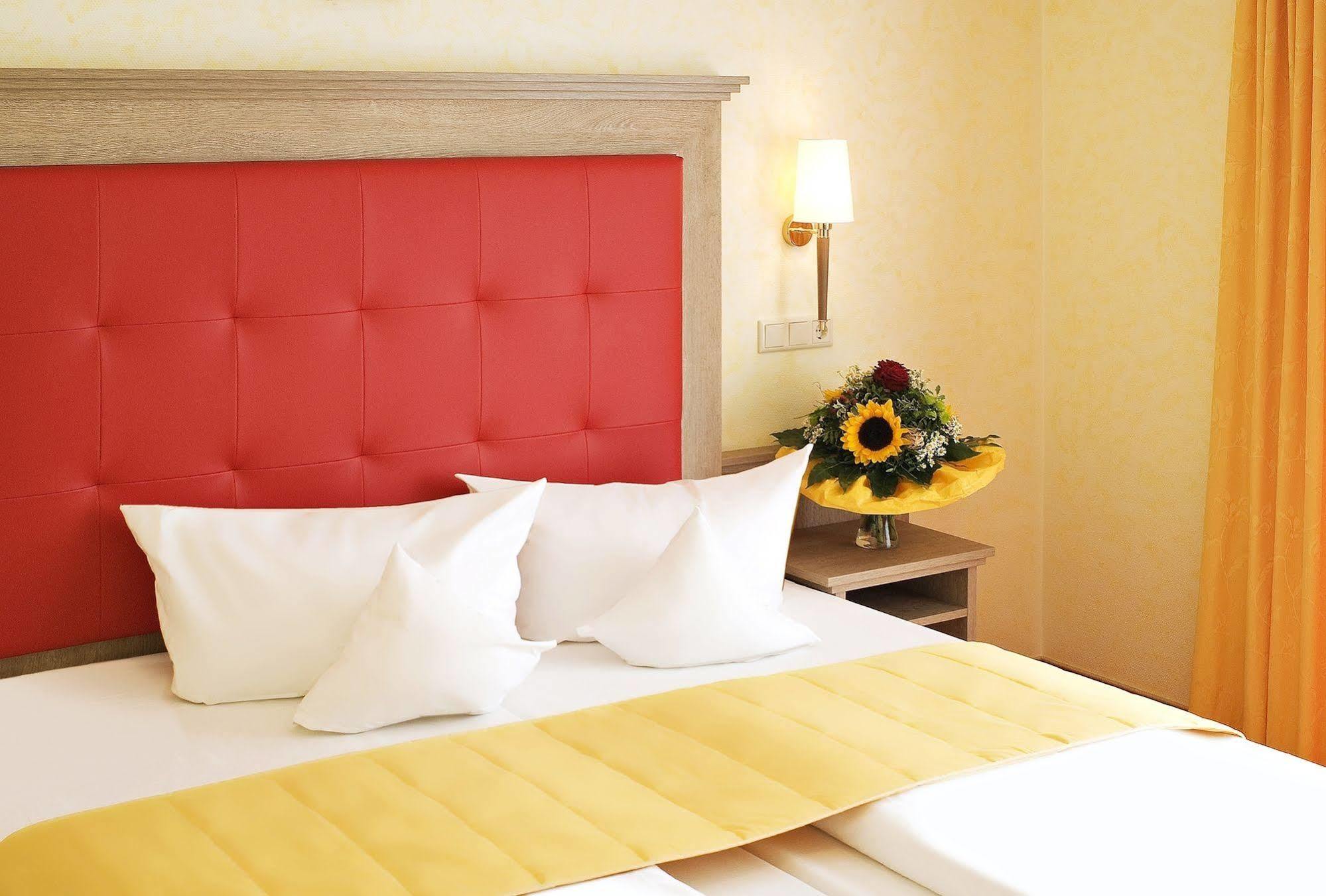 Hotel Wittelsbacher Hoeh เวิร์ซบวร์ก ภายนอก รูปภาพ